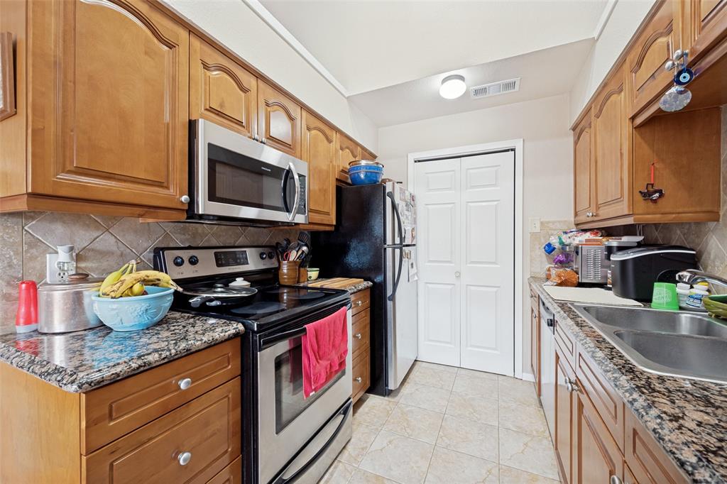 Cedar Creek Twnhms - Residential