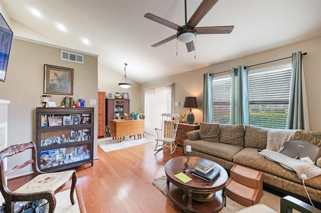 Cedar Creek Twnhms - Residential