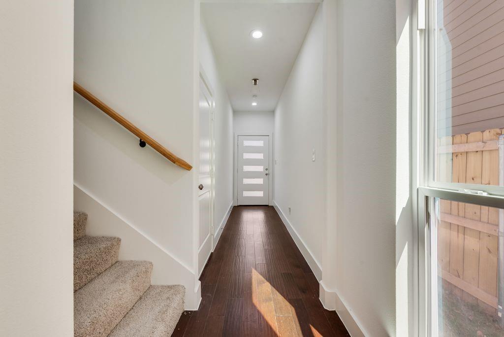 Lincoln Manor - Residential
