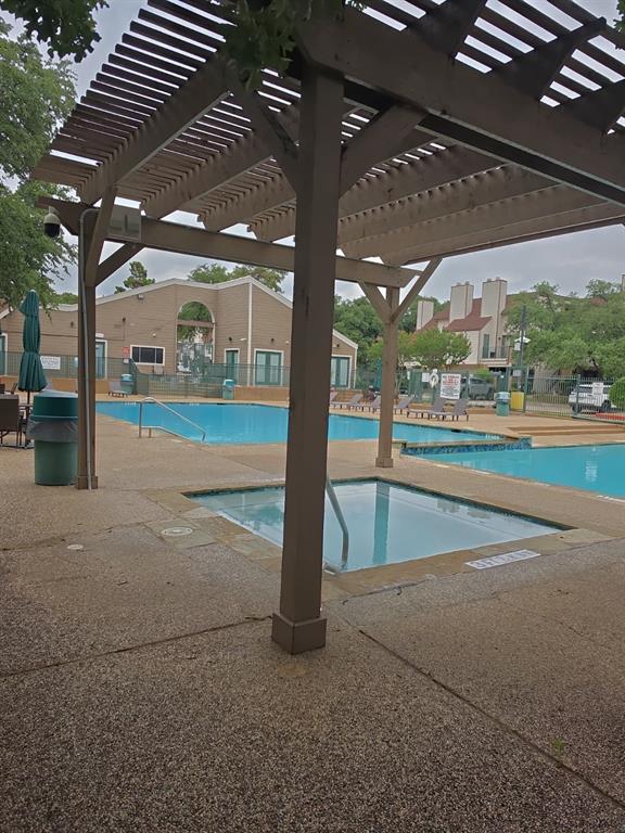Arlington Oaks Condo - Residential