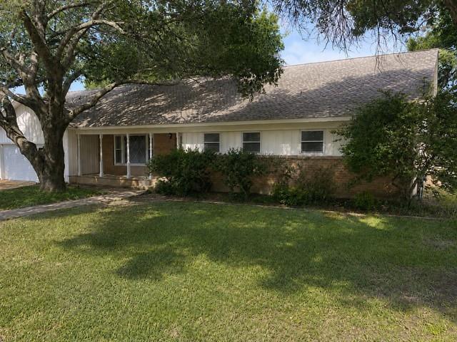 LOVEINGLY MAINTAINED FAMILY HOME, 3-2-2 WITH LONG FRONT, COVERED PORCH!  FORMAL DINING AND LIVING, DEN OPEN TO KITCHEN, BREAKFAST BAR AND SMALL EATING AREA. UPDATES INCLUDE NEWER APPLIANCES, LUXURY VINYL FLOORING IN ALL AREAS EXCEPT BATHROOMS AND KITCHEN-UTILITY ROOM. FRESHLY PAINTED INSIDE AND OUT, NEWER 8' PRIVACY FENCE IN BACK YARD. NEWER DECK ACROSS BACK OF HOUSE FOR FAMILY GATHERINGS. KITCHEN WITH ABUNDANT CABINETS, EXHAUST FAN TO THE OUTSIDE, UTILITY ROOM OFF THE KITCHEN WITH SPACE FOR FREEZER AND HAS CABINETS AND PANTRY AREA. MASTER BATH REMODELED AND MASTER HAS DRESSING AREA. TWO CLOSETS. BEDROOMS ARE VERY SPACIOUS!
NICE LANDSCAPED YARD WITH SPRINKLER SYSTEM, MATURE TREES FOR SHADE. GREAT LOCATION WITH EASY ACCESS TO DOWNTOWN OR WEATHERFORD! TAKE CAMP BOWIE OR I30. POST OFFICE, COMMUNITY CENTER, NEW SCHOOL AND MORE, CLOSE BY!