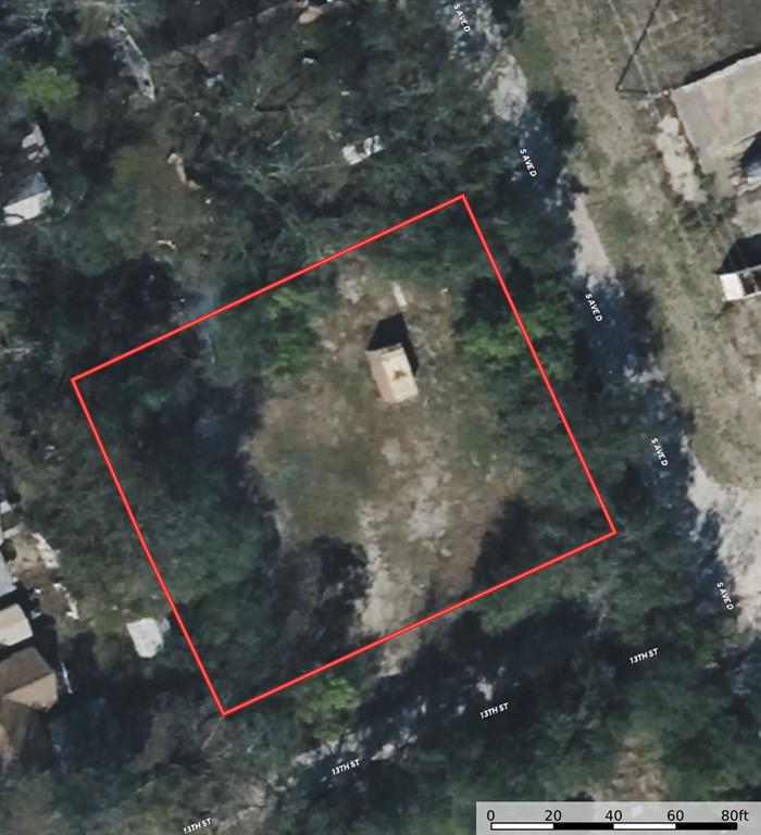Vacant corner lot in Clifton city limits ready for a new house. Lot is approximately 125' 125'. Call listing broker with any questions.