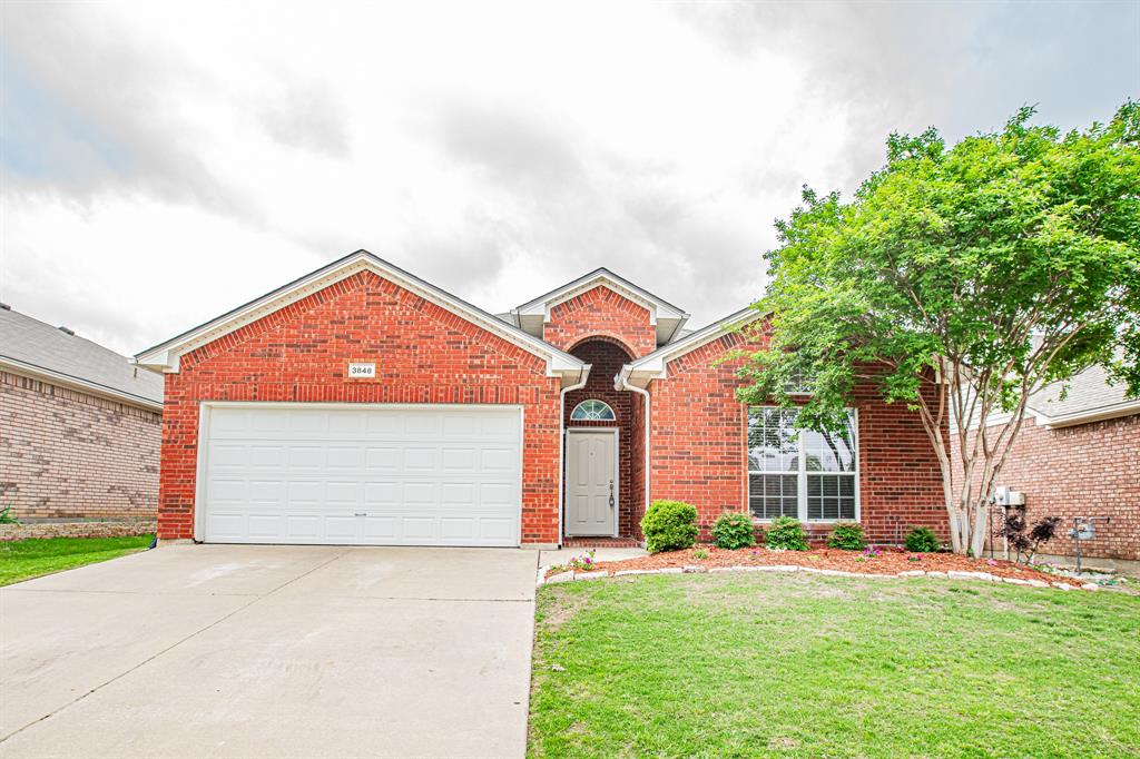 Stunning 3-Bed, 2-Bath Home Backing to a Peaceful Greenbelt!

Welcome to your private retreat! This beautifully maintained 3-bedroom, 2-bathroom home offers a perfect blend of comfort, style, and nature. Backing directly onto a serene greenbelt, you’ll enjoy direct access to hiking trail right from your backyard. Inside, you'll find brand new carpet and an open-concept living space filled with natural light, a spacious kitchen with modern appliances, and a cozy primary suite with a walk-in closet and en-suite bath. The two additional bedrooms are perfect for guests, a home office, or a growing family. Step outside to the covered patio—ideal for unwinding with a cup of coffee while taking in the peaceful surroundings. Located in a quiet neighborhood with easy access to parks, trails, and top-rated schools. Don’t miss this rare opportunity to own a slice of tranquility with all the conveniences of city living!