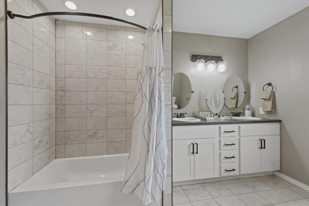 Twin Lakes - Residential