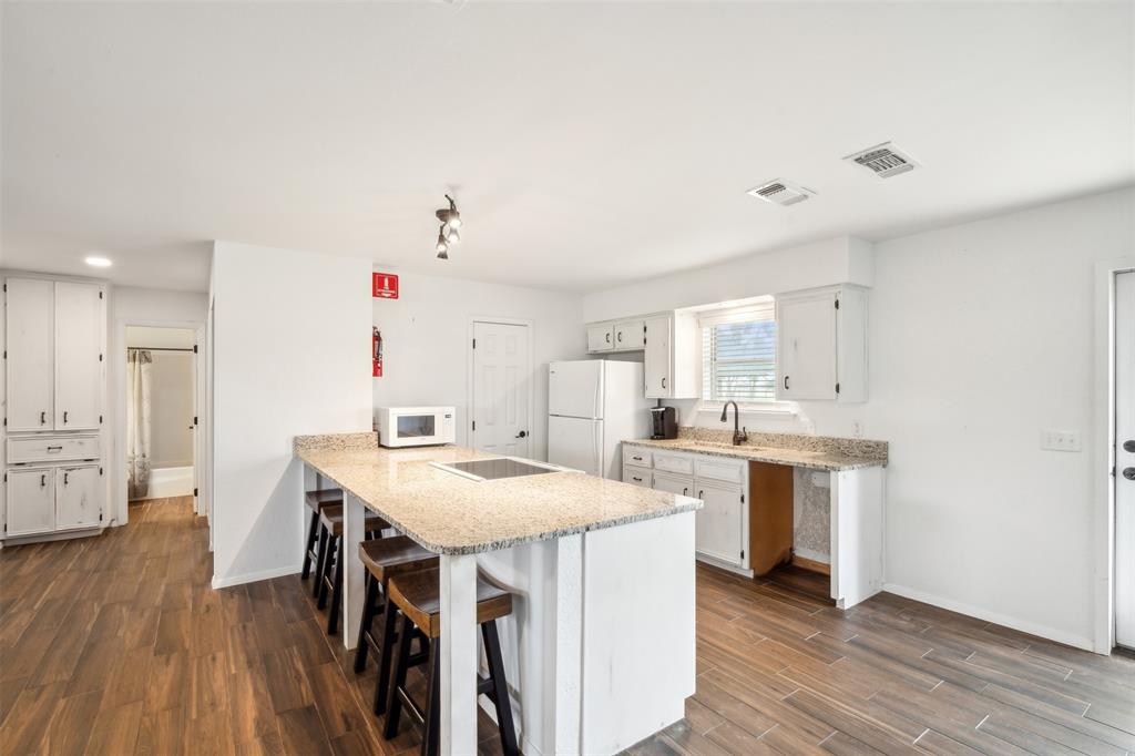 S J Robinson 423 - Residential