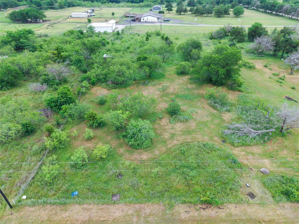 Cul-De-Sac. Lot is ready to built. Electricity available at the street. This lot is conveniently located between Richland and Wortham, about an hour from Dallas and approximately 20 minutes from Corsicana and Mexia.