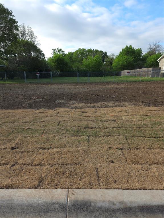 Walk to TCU, ready to build your dream home.