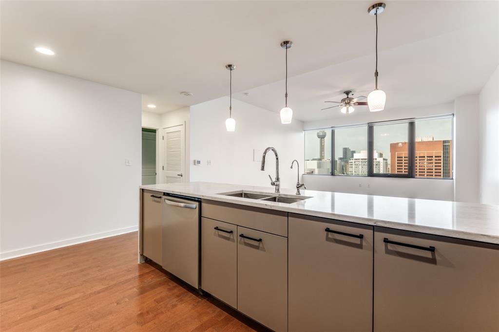 Metropolitan 1200 Main St Condo - Residential