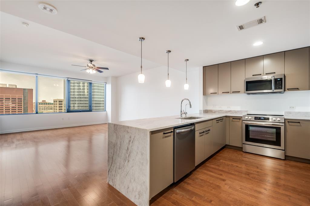 Metropolitan 1200 Main St Condo - Residential