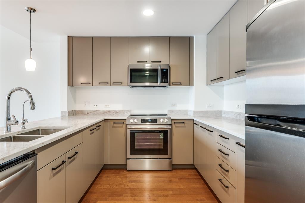Metropolitan 1200 Main St Condo - Residential