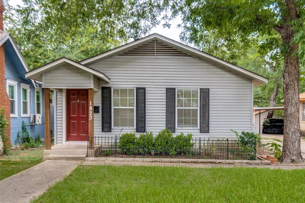 Nothing needs to be done here - this house is move-in ready and located in a great neighborhood. Massive living room, good sized kitchen, and incredibly large back yard. Full-sized washer, dryer, and fridge will stay with property. No carpet anywhere -- hardwood floors or ceramic tile throughout. Prime location near the new deck park and close proximity to I-35 which takes you into downtown Dallas or Bishop Arts within minutes.