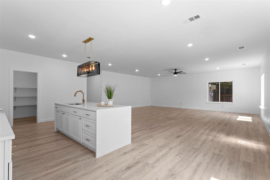 Eagle Ford Plaza 02 - Residential