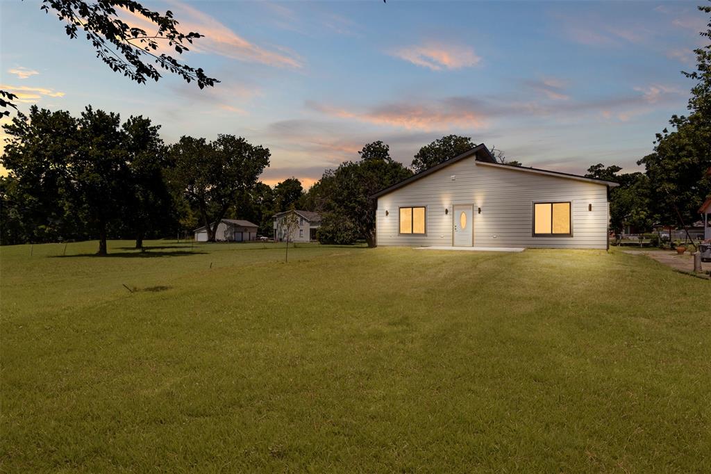 Eagle Ford Plaza 02 - Residential