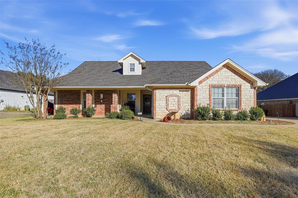 Beautifully maintained 4-bedroom, 3-bath home in Granbury offering comfort, space, and versatility. Enjoy a fully fenced backyard with privacy fence, covered back porch for relaxing or entertaining, and a welcoming covered front porch. Inside features stainless steel appliances and a spacious primary suite with walk-in shower and separate soaking tub. A large upstairs bedroom with its own bath offers the perfect option for a game room, guest suite, or flex space.