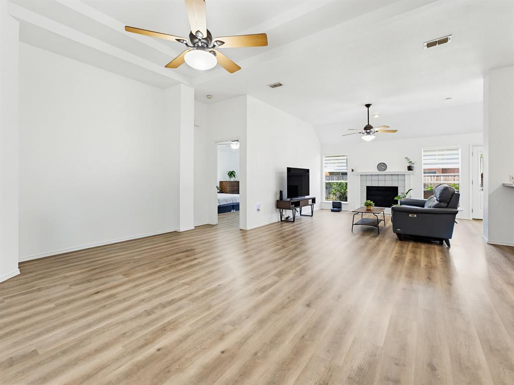Oakwood Estates Lewisville - Residential