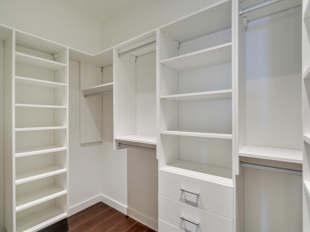 Residences at Stoneleigh Condos - Residential
