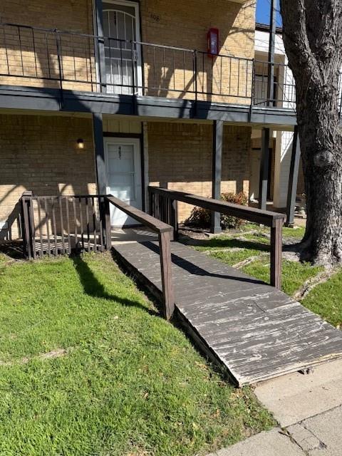 Ground Floor One Bedroom Unit. This property has just recently been updated, including Cabinets, Granite Countertops and Windows. Property includes Washer and Dryer and Refrigerator as well.