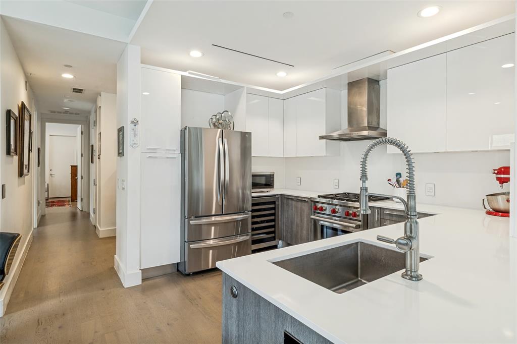 3923 Cole Ave Condos - Residential