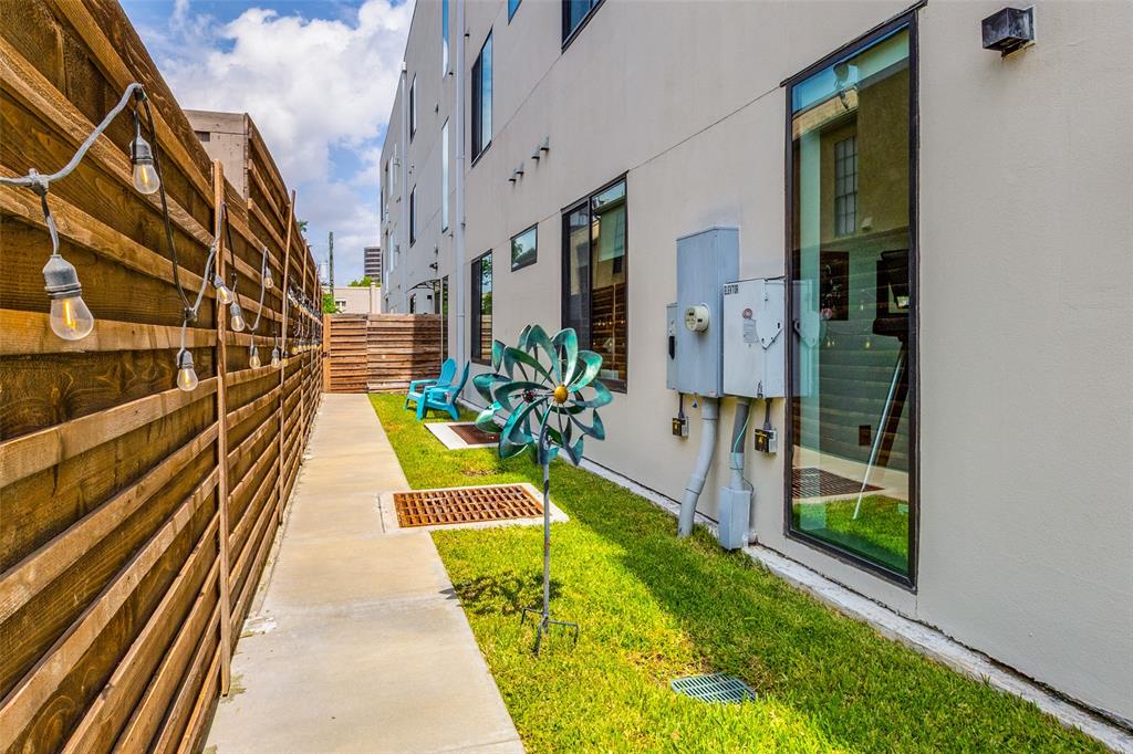 3923 Cole Ave Condos - Residential