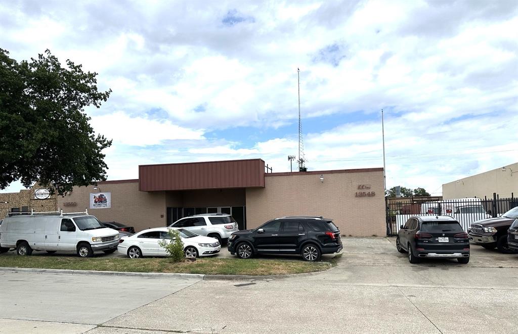 A 2 unit building, each unit has office and warehouse areas. One unit is leased to a mechanic shop and one unit is used by the owner.