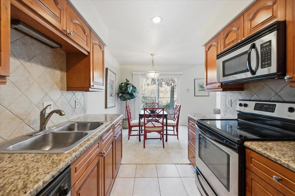 Cedar Creek Twnhms - Residential