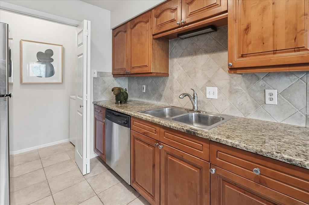 Cedar Creek Twnhms - Residential