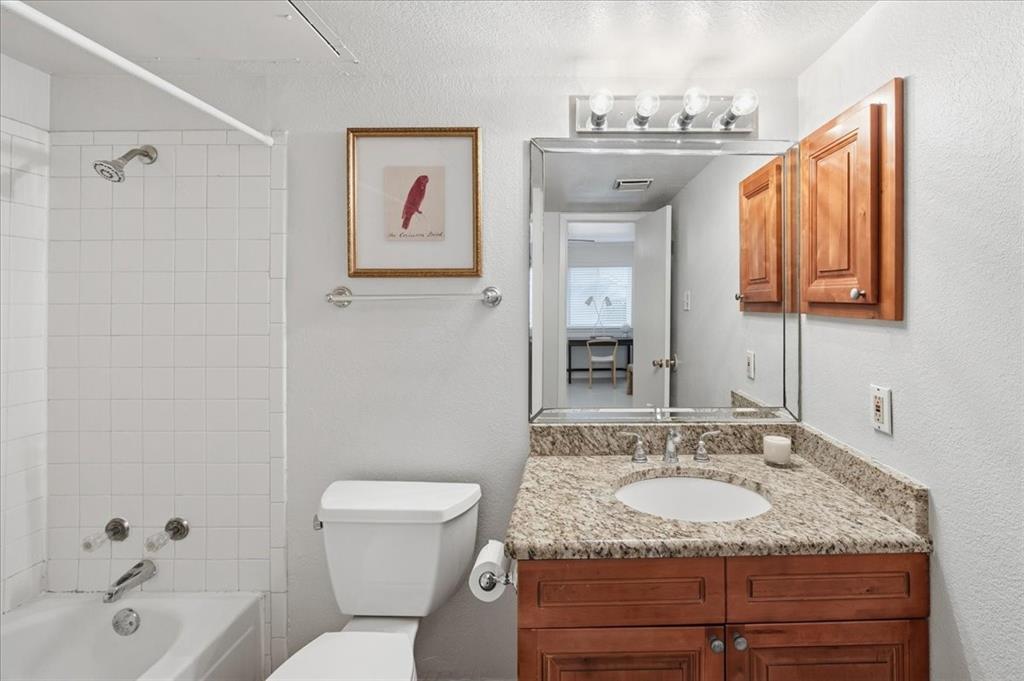 Cedar Creek Twnhms - Residential