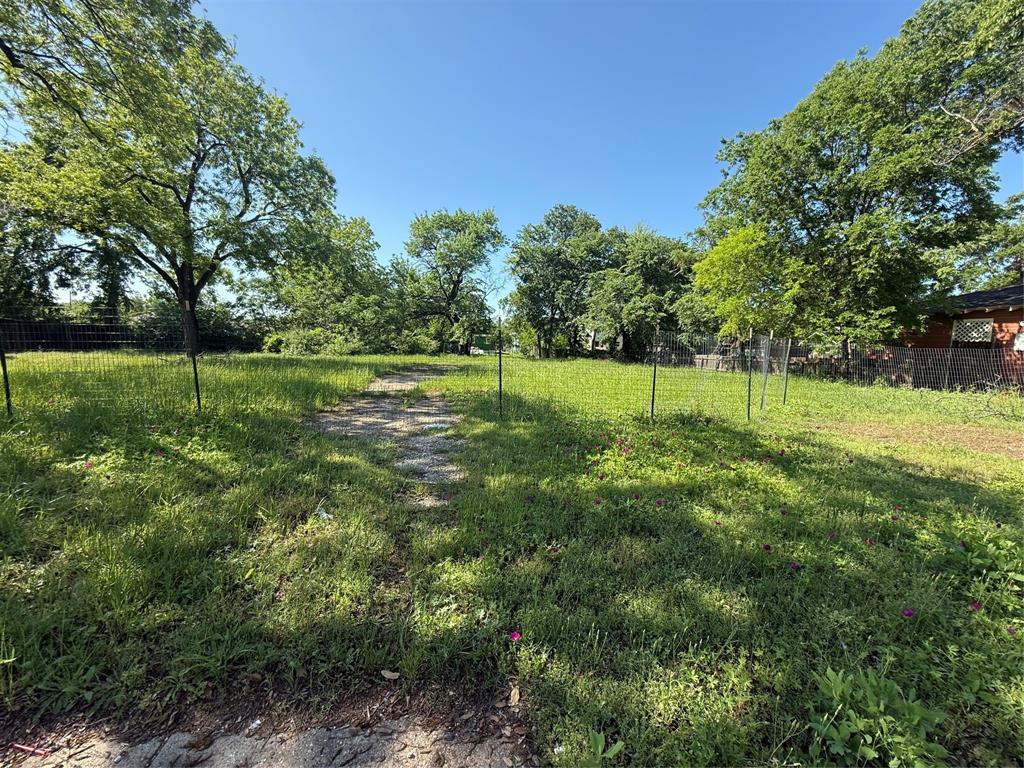 Lots 1, 2, and 3 are a recent plat approval from the city of Dallas 1836, 1838, 1844 & 1846 Akron Street, Dallas, TX 75212 Will sell separately or together.  Info provided is deemed reliable, but is not guaranteed & should be independently verified. Buyer Buyer's Agent to verify info & tax, etc.
