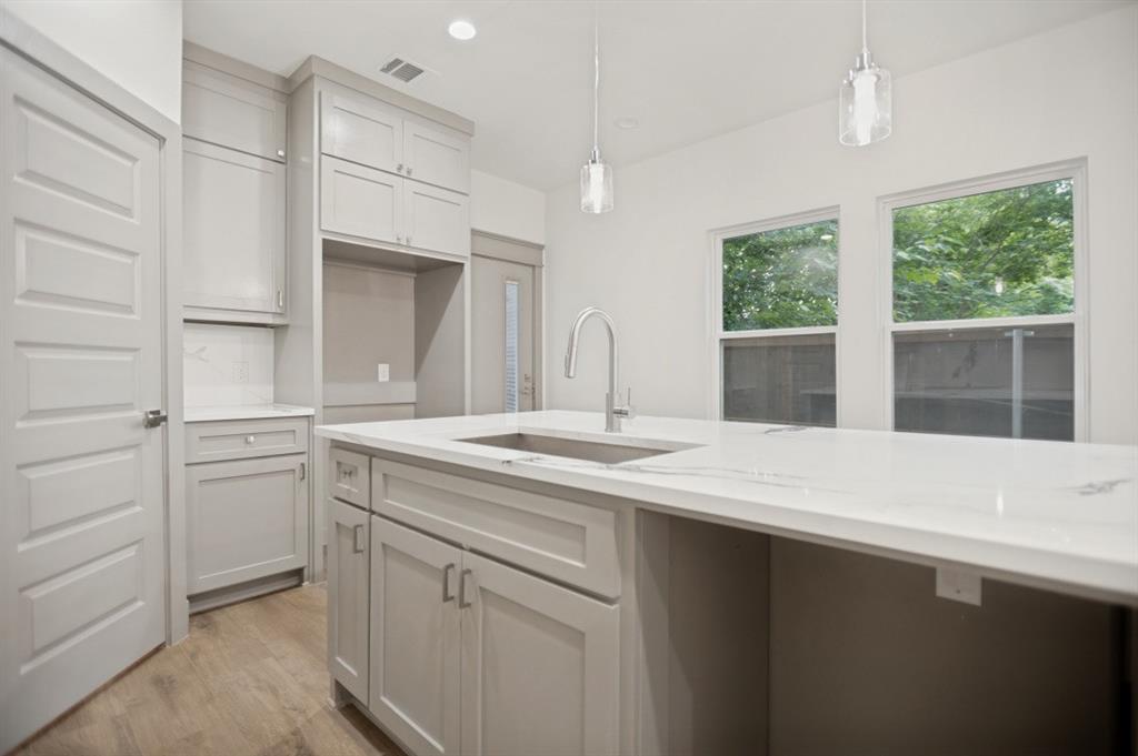 Lincoln Manor - Residential