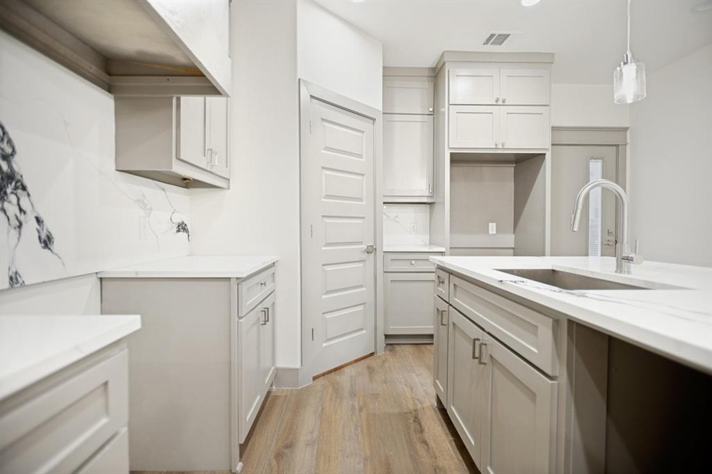 Lincoln Manor - Residential