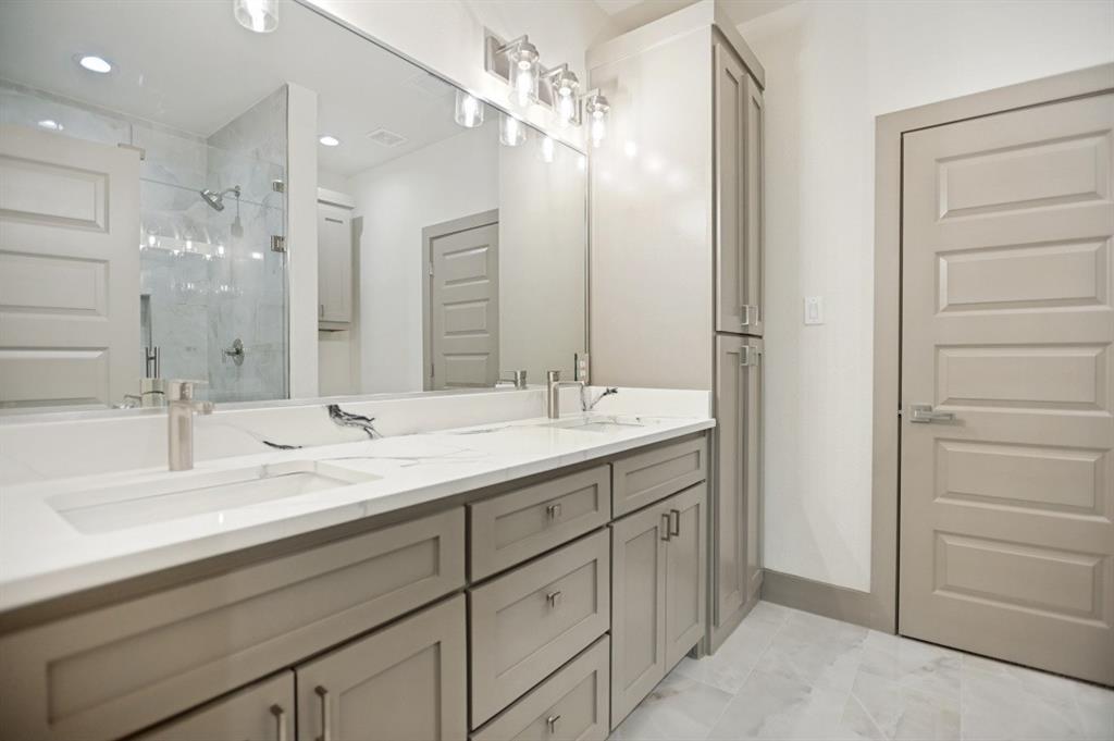 Lincoln Manor - Residential
