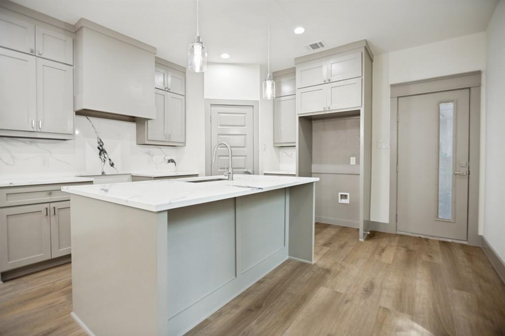 Lincoln Manor - Residential