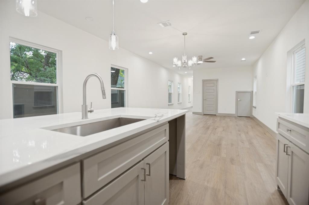 Lincoln Manor - Residential