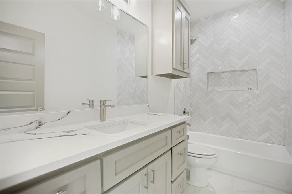 Lincoln Manor - Residential
