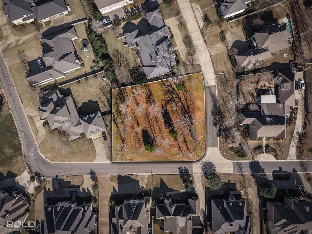 One of the last available lots in coveted Southern Trace. Southern facing front, eastern facing courtyard and rear yard. This wonderful Golf Course community also features a high-end clubhouse with dining, swimming pools, tennis courts, a gym, and a pro shop. This beautiful piece of property sits on the corner of Helens Way and St. Francis Way. Little dirt work required.