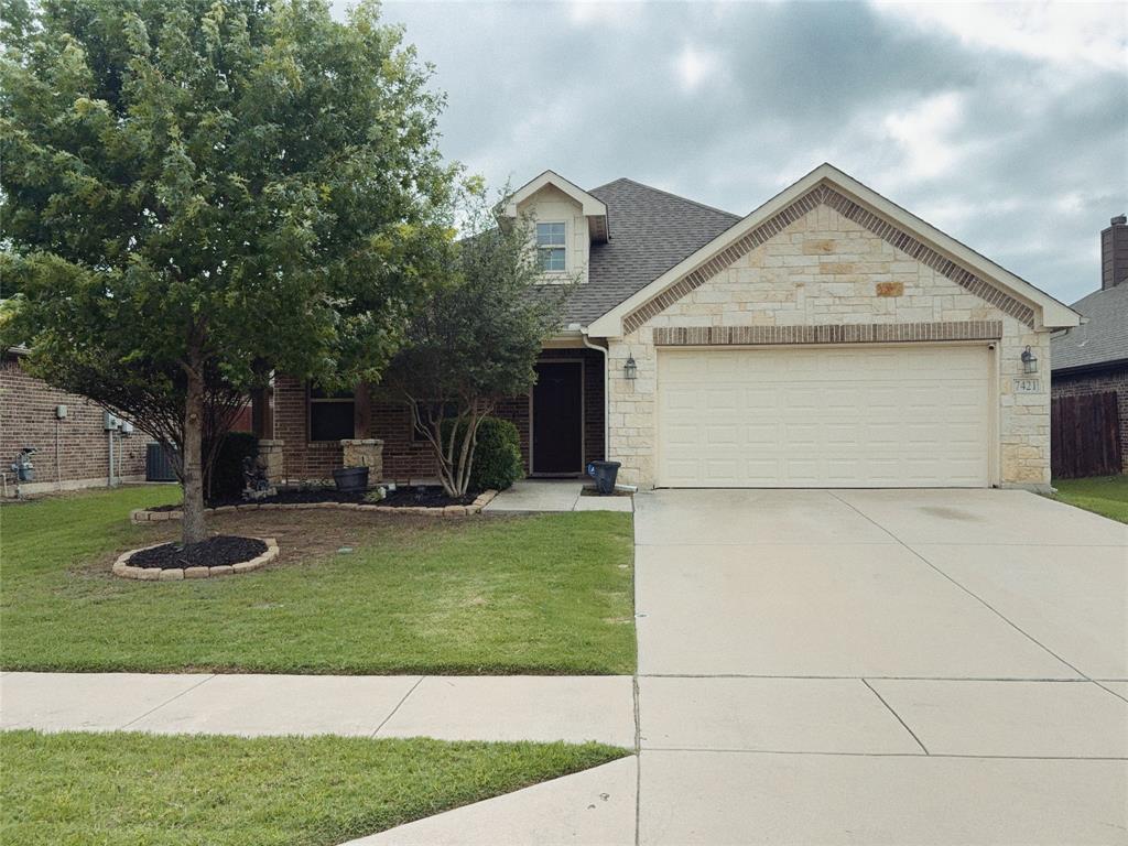Move-In ready 4- bedroom home with dedicated office in sought- after Innisbrook Place. Built in 2015, this spacious single story home offers a large front porch open concept layout, granite countertops, gas cooking, a private primary suite, and a covered patio perfect for entertaining. Located near Eagle Mountain Lake, shopping, dining, and major commuting routes.