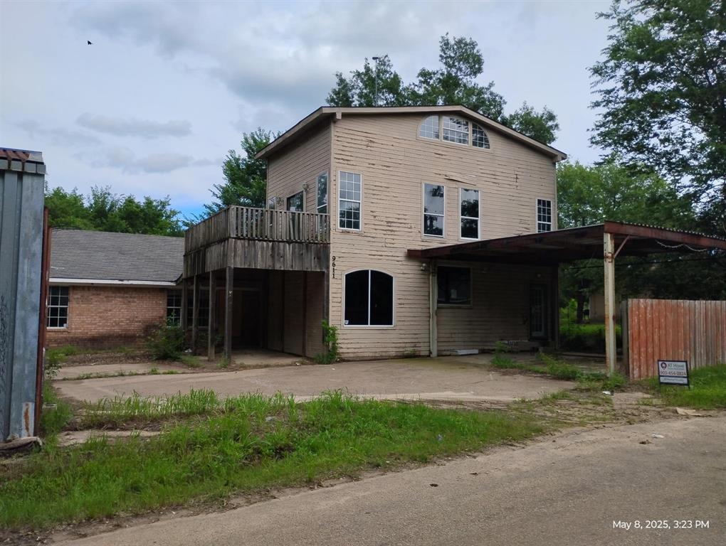 AUCTION Opportunity awaits. This spacious home offers over 2,600 square feet with five bedrooms, four bathrooms, and sits on half an acre surrounded by mature trees. The flexible floorplan includes an in-law suite layout, ideal for extended household needs or creative use of space. A large detached metal workshop and oversized balcony add to the property's potential.
This is a unique chance for someone ready to invest time and resources into transforming a property that has seen better days. The home is being sold as-is, and visitors should take appropriate care when viewing. Please come prepared with vision and caution as you walk the space.
Located in Quinlan ISD and within reach of nearby conveniences, this property could be the start of something special for the right buyer.