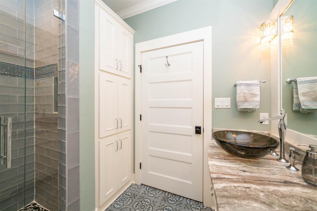 Hall Dr - Residential