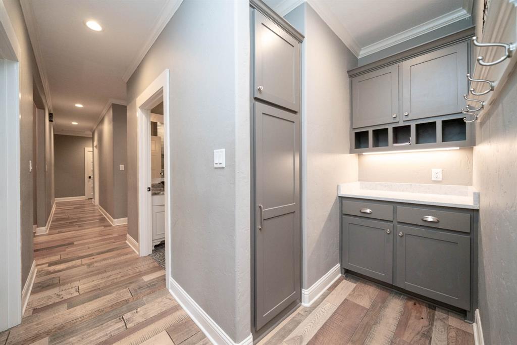 Hall Dr - Residential