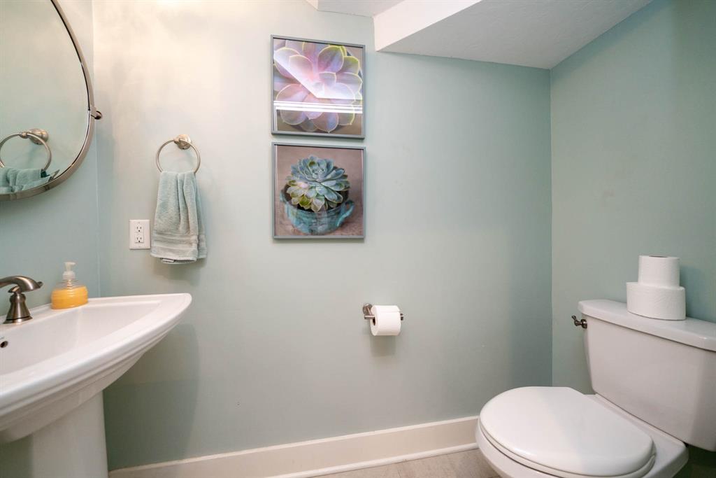 Hall Dr - Residential