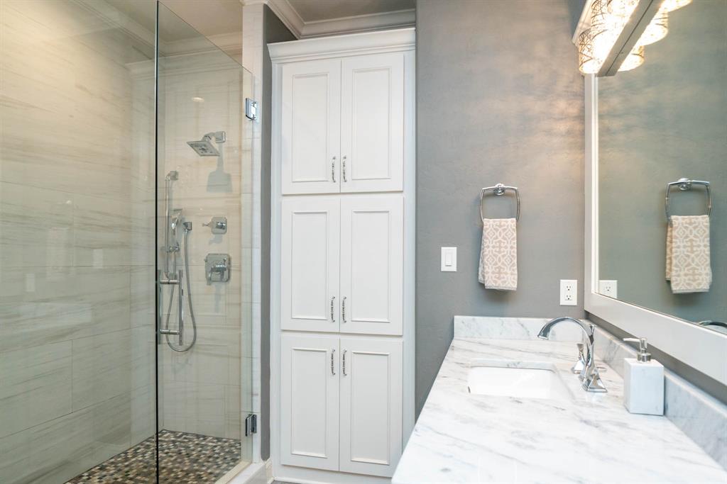 Hall Dr - Residential