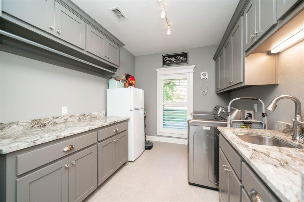 Hall Dr - Residential