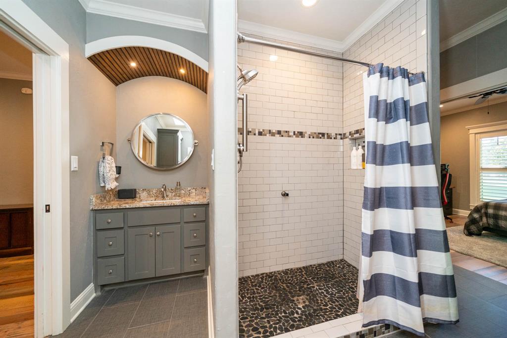 Hall Dr - Residential