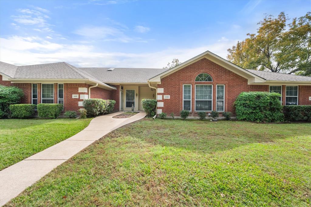 Exclusive opportunity to embrace a low-maintenance lifestyle within the Carriage Place Townhomes. This 2 bedroom 2 bathroom property has a phenomenal layout. As you enter through the Foyer you will notice the open concept living, dining and kitchen area as well as the large skylight. The kitchen has good counter space, plenty of cabinets and a pantry. The primary bedroom is a substantial size with beautiful vaulted ceilings and gorgeous windows. The primary bath features an updated shower, large vanity and a walk-in closet. Additionally, the laundry room is equipped with built in cabinets and extra room for a freezer. Enjoy the convenience of a private 2-car garage with alley access and a fenced side yard. The HOA covers yard maintenance, sprinkler systems and insurance on the roof and the exterior. This property could easily be updated to reflect your personal style. These homes don't come available often, so come make your appt today!