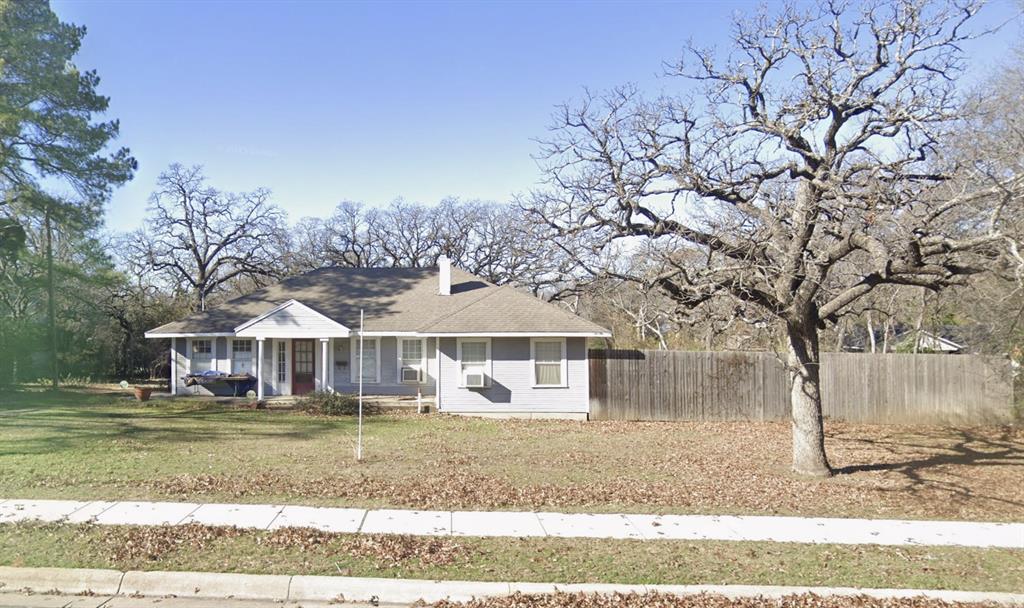 Rare 1-Acre Opportunity in Fort Worth!
Welcome to 2700 Handley Drive, Fort Worth, TX 76112 — a unique property offering 3 bedrooms, 1 bathroom, and 1,668 sqft of living space situated on an expansive 1-acre lot. Opportunities like this are becoming increasingly difficult to find in Fort Worth, making this property an excellent option for homeowners, investors, or anyone looking for space and potential. The home offers a functional layout with plenty of room to customize and make it your own. The true highlight of this property is the oversized 1-acre lot, providing endless possibilities for expansion, outdoor living, additional structures, recreational use, or future improvements. Prime Location: Conveniently located in East Fort Worth with easy access to I-30, Loop 820, Downtown Fort Worth, Arlington, and major employment centers throughout the Metroplex. Enjoy nearby shopping, dining, schools, parks, and entertainment while still benefiting from the privacy and flexibility that comes with owning a full acre of land. Added Buyer Advantage: The seller is willing to complete lender-required repairs and improvements necessary to meet FHA financing requirements, creating additional opportunities for owner-occupant buyers seeking affordable financing options. Whether you're looking for a property with room to grow, an investment opportunity, or a home with land in a highly accessible location, 2700 Handley Drive offers exceptional potential and value. Schedule your private showing today and explore the possibilities this rare Fort Worth property has to offer.