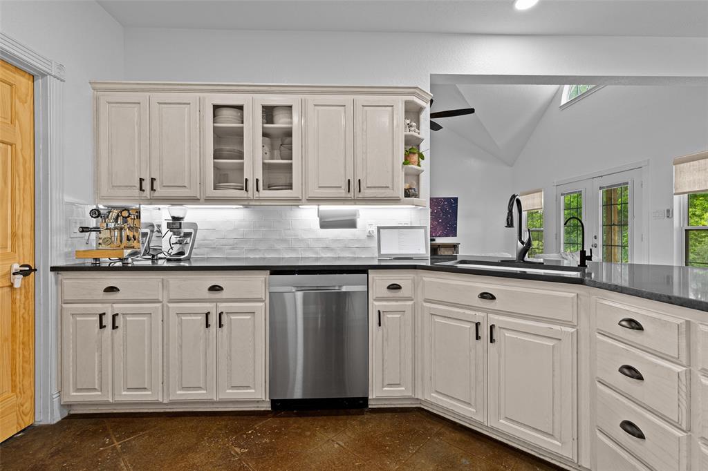 FLORES, MARIA FINOLA - Residential