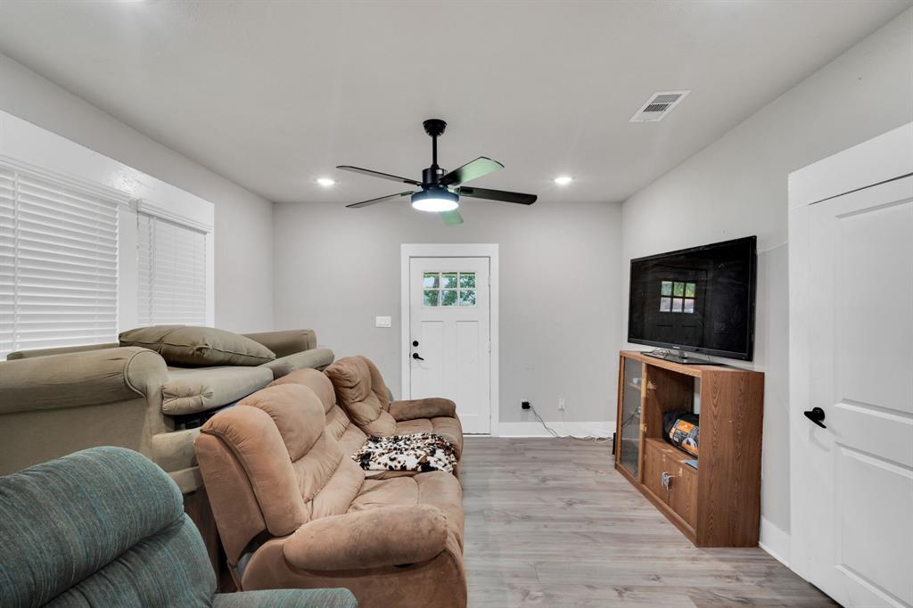 Ennis-Dvv - Residential Income