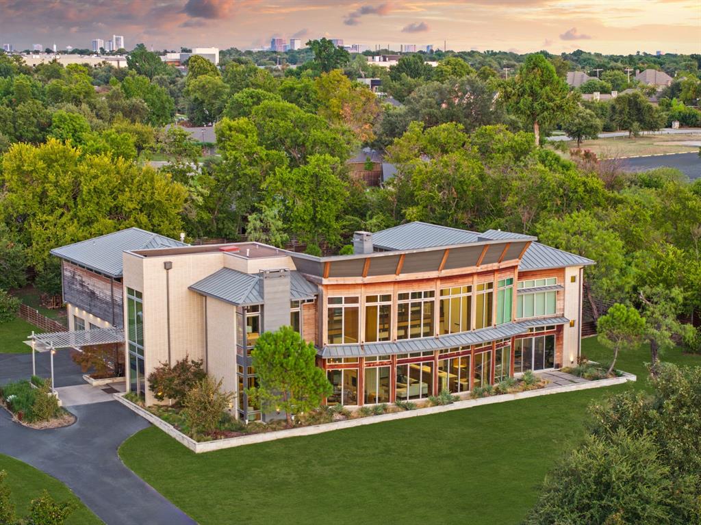 6 Dallas City Bl 6416 - Residential