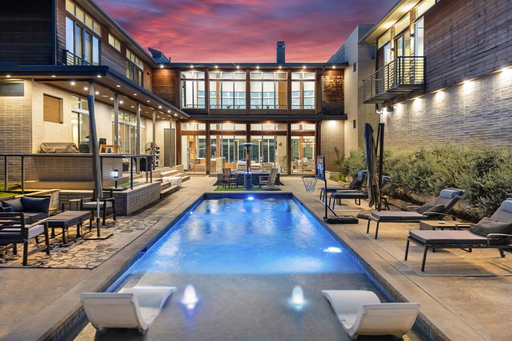 6 Dallas City Bl 6416 - Residential