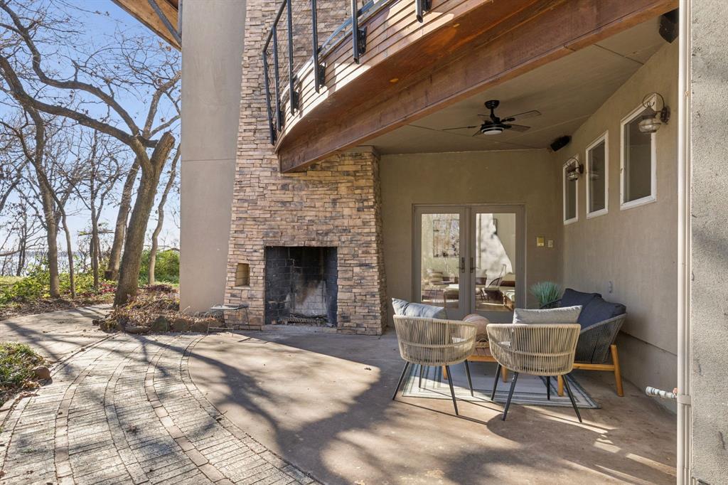 Emerald Sound At Lake Lewisvil - Residential